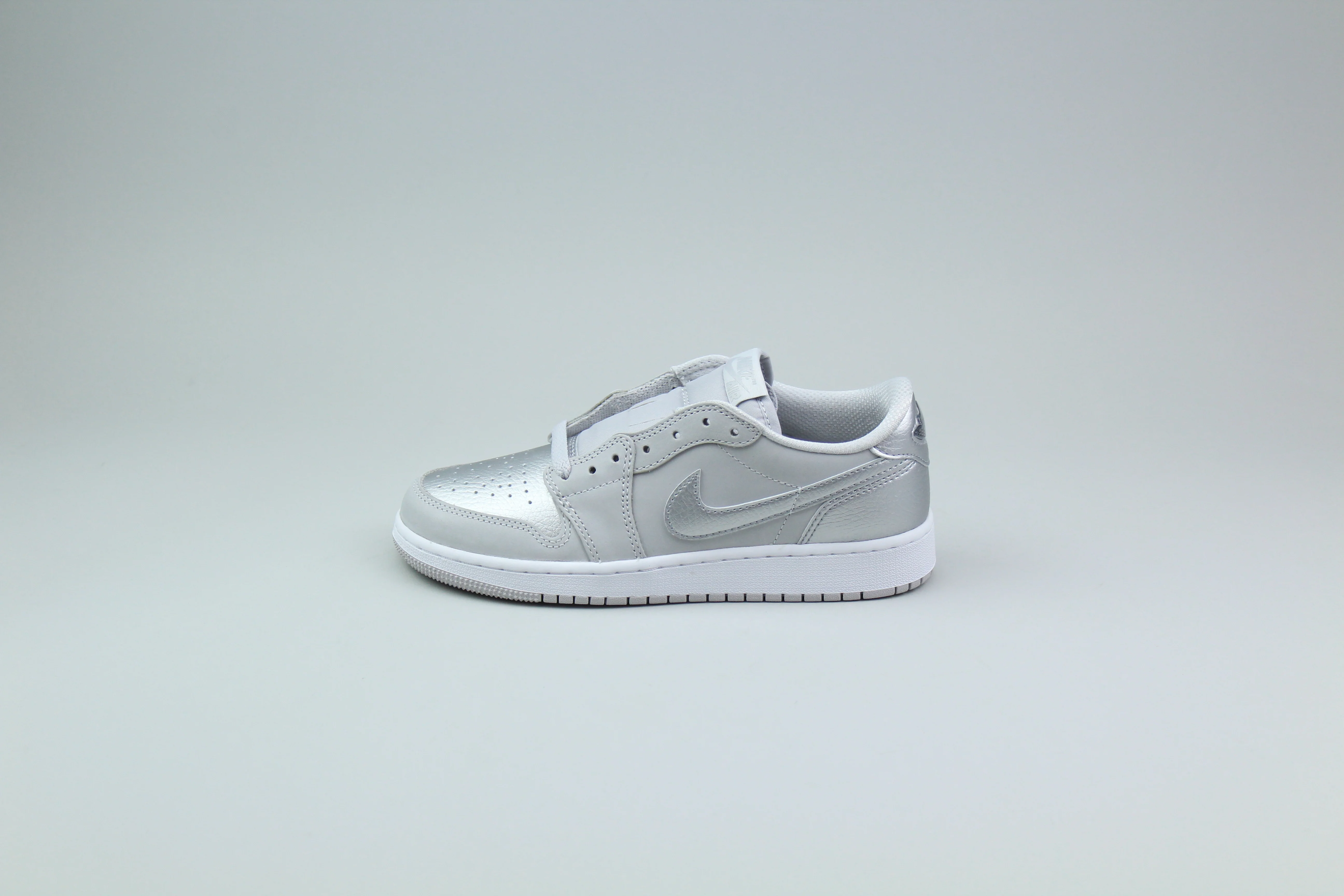 Air Jordan 1 Low OG GS 'Metallic Silver' - Image 3