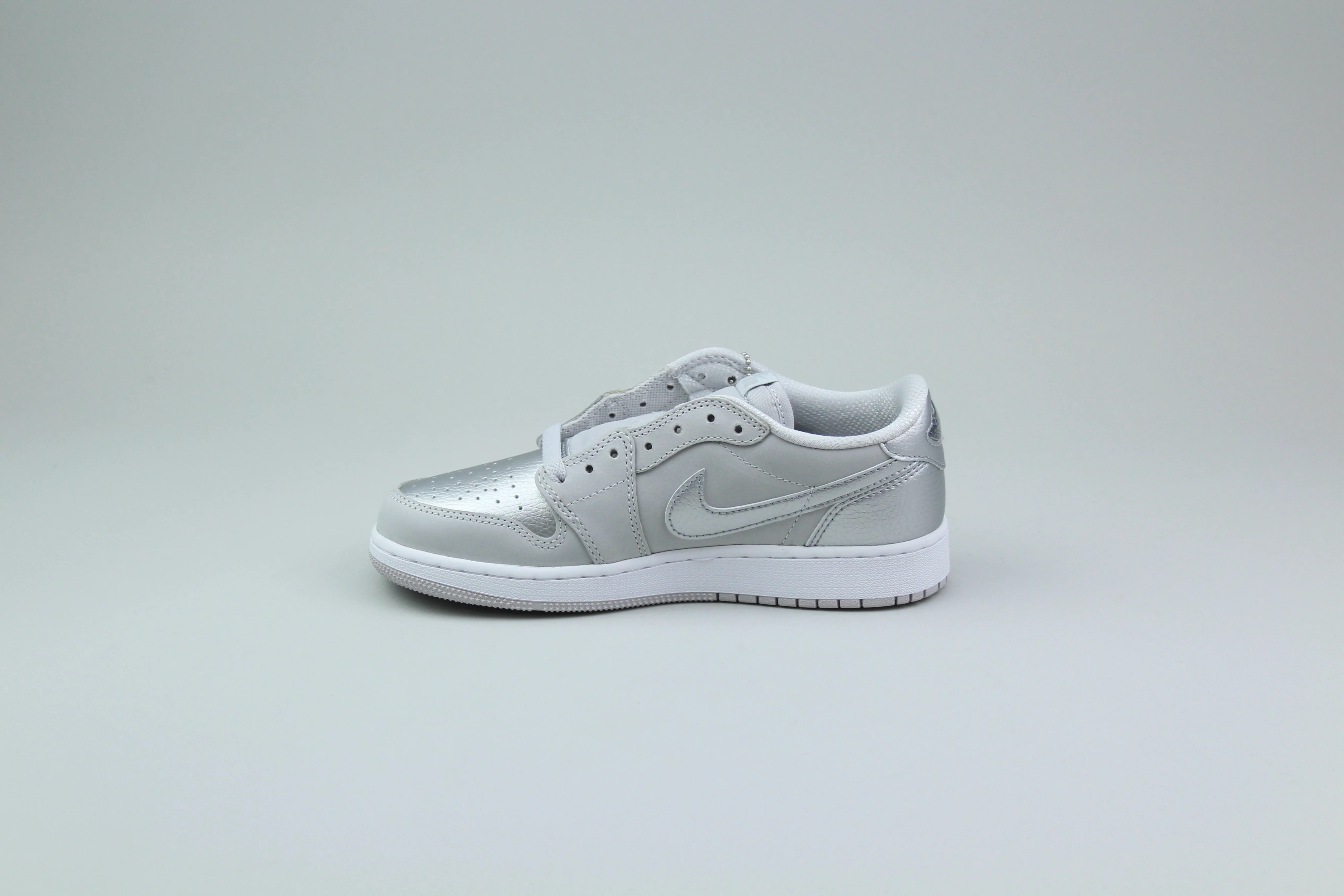 Air Jordan 1 Low OG GS 'Metallic Silver' - Image 4