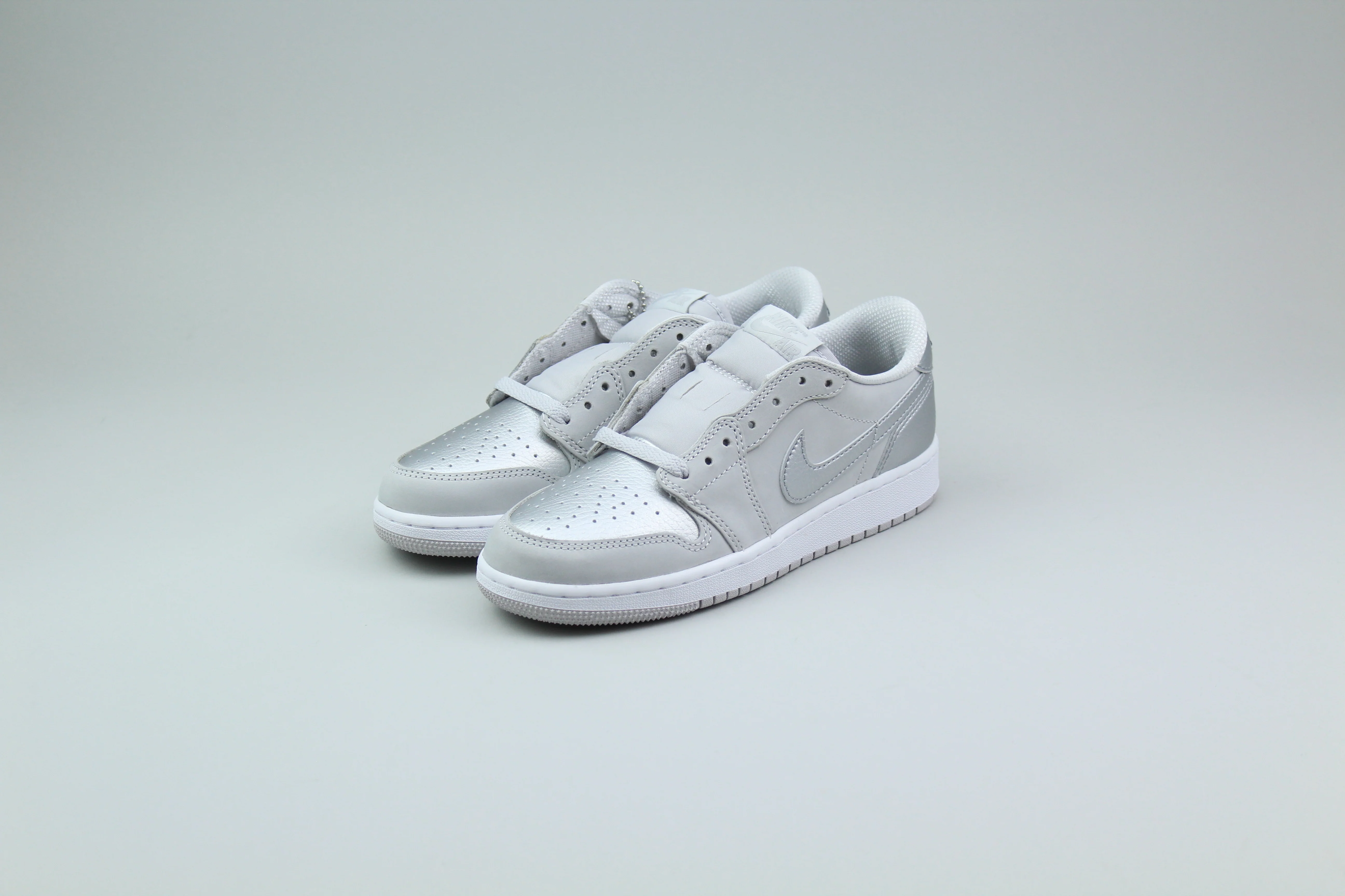 Air Jordan 1 Low OG GS 'Metallic Silver' - Image 6