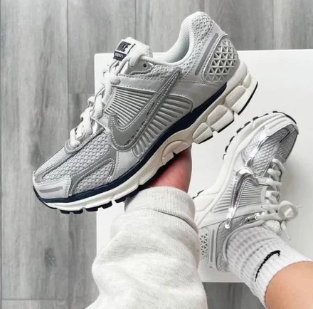 Nike Zoom Vomero 5 'Photon Dust Metallic Silver' (W) - Image 9